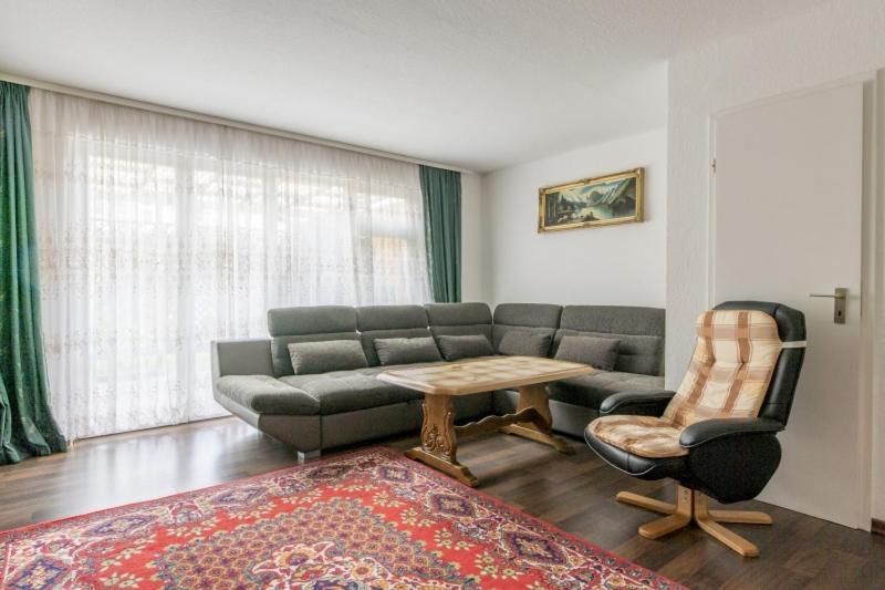 Private Apartment *